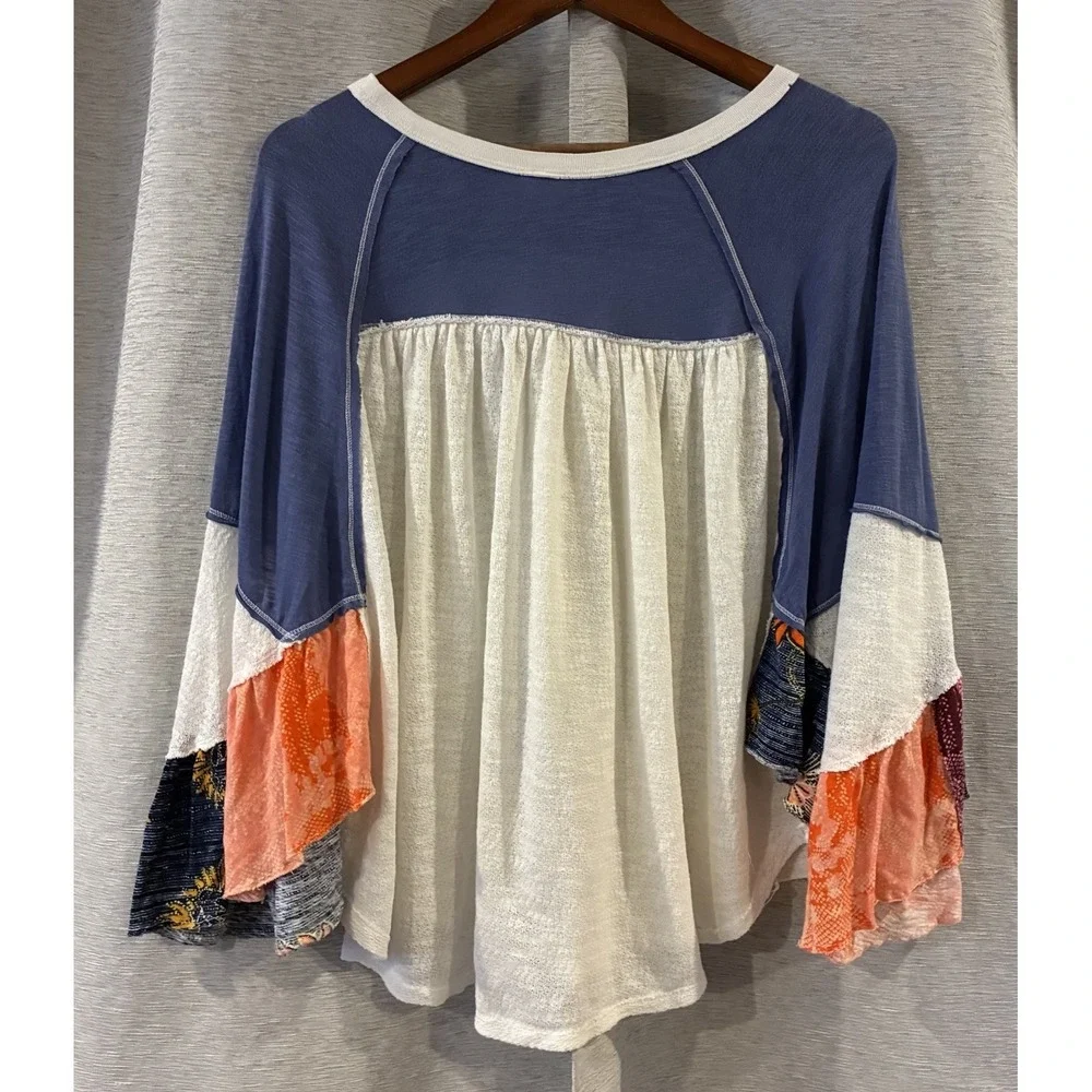 Free People We The Free Ridgewood Friday Top‎ Blue Floral Bell Sleeve Medium